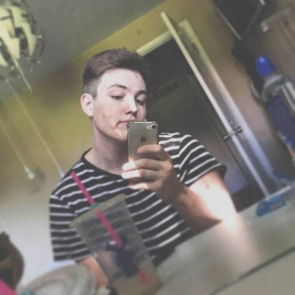 Meet your Posher, Chris - Picture 1 of 1